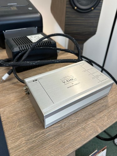 Musical fidelity dac and - v-dac,